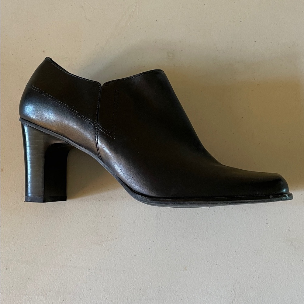 Hillard & Hanson Black Heeled Boots